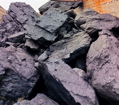 Black Base Solid Indonesian Steam Coal For Burning Grade A Grade