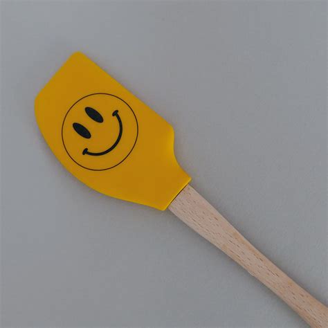 Spatule Smiley Jaune Tovolo 3 Assiettes Compagnie