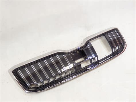 ATRAPA GRILL SKODA SUPERB III LIFT 3V0853653J 3V0853653J za 350 zł z