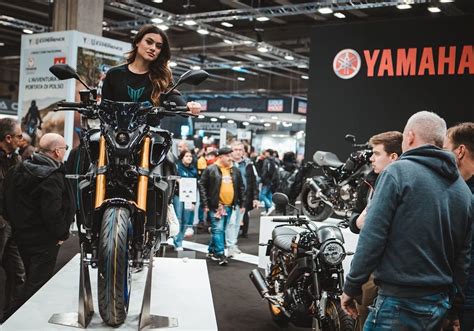 Worlds Largest Customized Bike Present A Large Hit Lickscycles