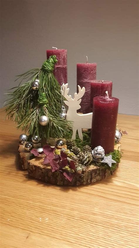 Adventsgesteck Auf Holzscheibe Weihnachten Dekoration