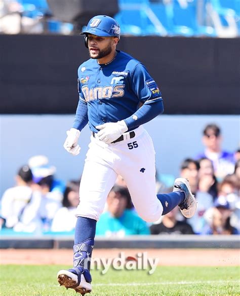 쏟아지는 부상자 Nc 마틴 결국 1군 말소햄스트링김성욱·박민우 선발 제외 Md잠실 네이트 스포츠