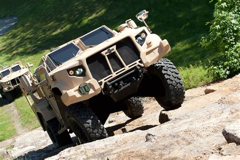 Oshkosh JLTV First Drive Review - Motor Trend