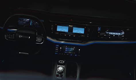 2025 Jeep Wagoneer S Reveals Interior That Goes All-In On Screens, All ...