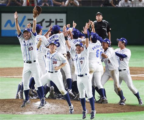 ＜都市対抗野球決勝 大阪ガス・三菱重工神戸・高砂＞初優勝を決め喜ぶ大阪ガスナイン （撮影・西川祐介） ― スポニチ Sponichi Annex 野球