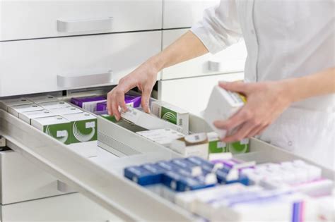 Fiche métier du préparateur en pharmacie d officine 3S Santé