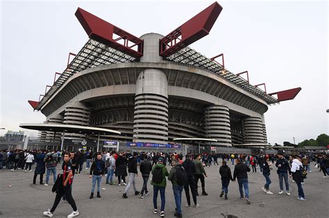 Tra No Assoluti E Aperture La Sinistra Si Divide Sul Tema San Siro