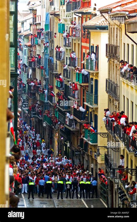 Running of The Bulls in Calle Estafeta, Fiesta de San Fermin (Encierro ...