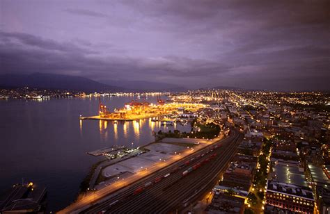 Vancouver Lookout: Day View vs Night View - Vancouver Lookout