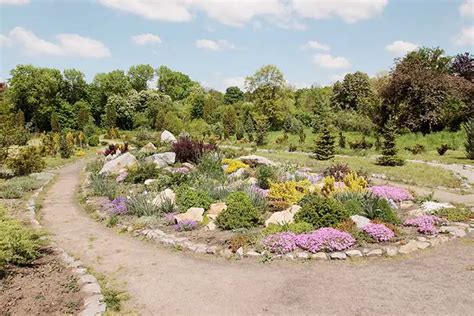 12 Amazing Ideas On Landscaping With Boulders For A Breathtaking Yard