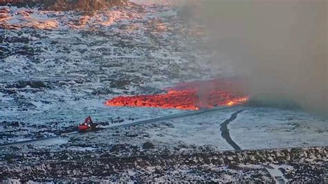 Iceland Volcano Shocking Footage Shows Work Crew Waiting Until The