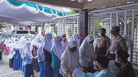 Vaksinasi Santri Pondok Pesantren Bahrululum Yayasan Pondok