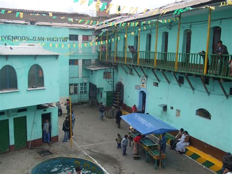 Inside La Paz's notorious San Pedro Prison - Land of Size