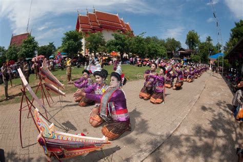 Traditional Thai Dancing in Rocket Festival Boon Bang Fai Editorial ...