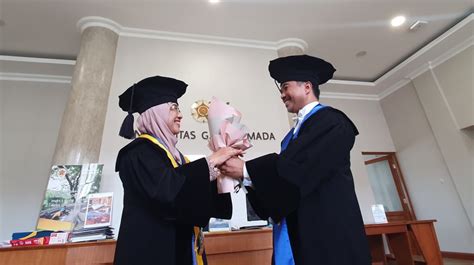 Pasangan Suami Istri Dikukuhkan Guru Besar UGM Secara Bersamaan