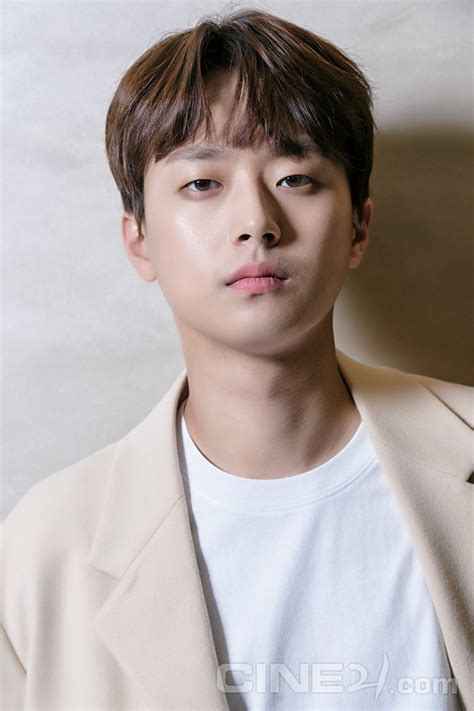 Bất ngờ BXH 30 ca sĩ hot nhất xứ Hàn Nhóm nữ hiện tượng đè bẹp BLACKPINK vượt cả IU đấu tay