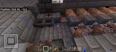 comparator can't turn off? (i am trying out a garage door) : r/Minecraft