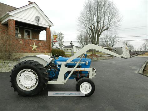 Ford 4000 Tractor & Loader - Gas