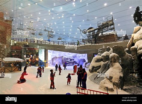 3660. Ski Dubai, Mall of the Emirates, Dubai, UAE Stock Photo - Alamy