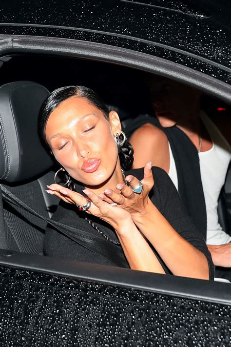 Bella Hadid Zeigt So Tragen Sie Ihren String Bikini Auch Noch Nach Ihrem Sommerurlaub Vogue