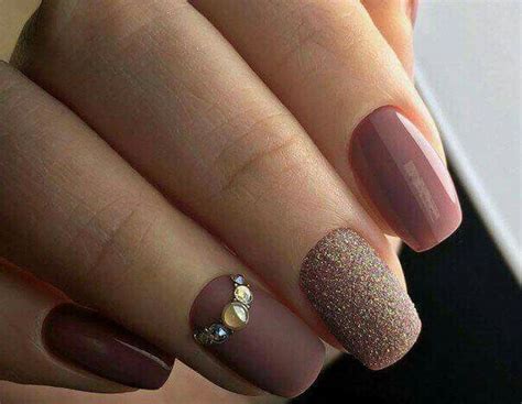 Uñas con tonos Nude y palo de rosa Foro Belleza bodas mx