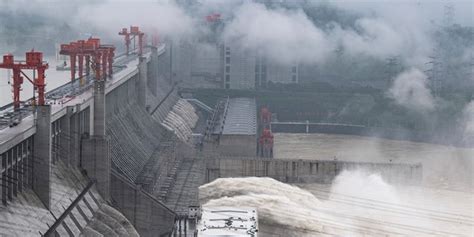 China flooding death toll rises as surging waters trigger new alerts ...