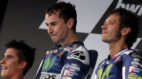 Valentino Rossi E Jorge Lorenzo Sullo Stesso Palco All EICMA Ma Si