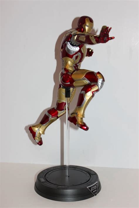 Iron Man Mark XLII Iron Man Power Pose Figurine Hot Toys Page Hi Def Ninja