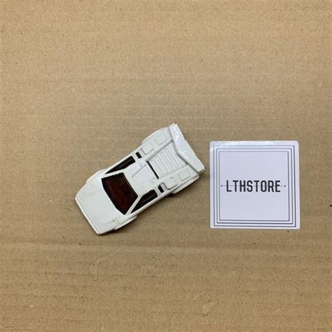 Jual Hot Wheels Lamborghini Countach 1987 Loose Putih White Blue Card Shopee Indonesia