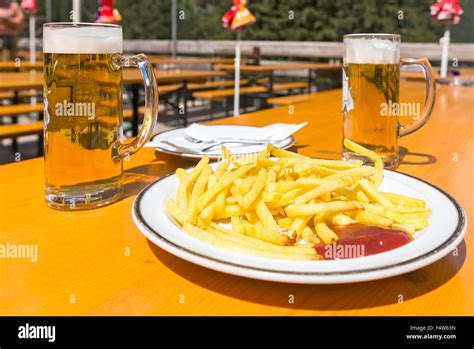 Junk Food Auf Dem Tisch Fotos Und Bildmaterial In Hoher Aufl Sung Alamy