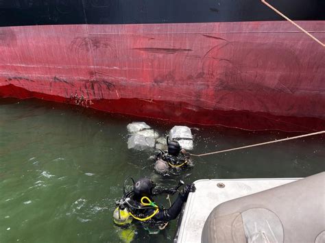 Marinha localiza mais de 190 kg de cocaína escondidos em casco de navio