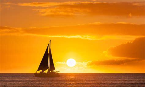 Waikiki Sunset Cruise on Manu Kai Catamaran - Hawaii Travel Guide