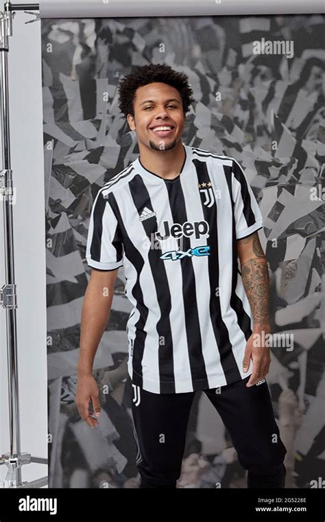 Weston McKennie Juventus Turin In Season 2021 2022 Kit Stock Photo