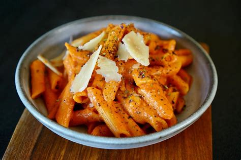 La Recette Des Penne La Sauce Tomate Cr Meuse Hervecuisine