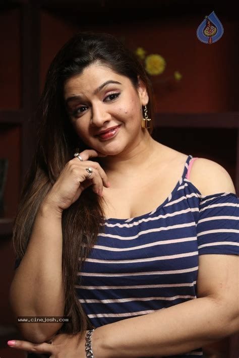 Aarthi Agarwal New Stills Photo 19 Of 52