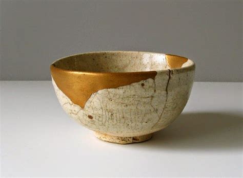 Kintsugi The Japanese Art Of Fixing Broken Pottery With Gold Amusing Planet