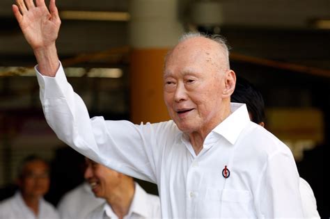 Former Singapore Prime Minister Lee Kuan Yews Condition Worsens Wsj