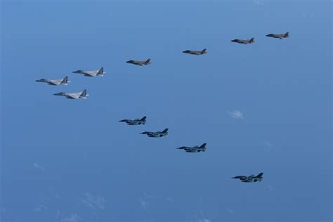 日米の戦闘機が共同訓練、日本近海で 北朝鮮のミサイル発射受け ロイター