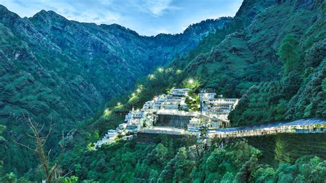 Vaishno Devi Temple In Jammu Amritara Hotels And Resorts