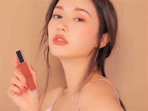 Cập nhật ngay xu hướng son kem hot trend hiện nay 2024 để trang điểm cho đôi môi thêm xinh đẹp