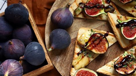 Premium Photo Fig Toast With Cheese Olive Oil Spices And Balsamic