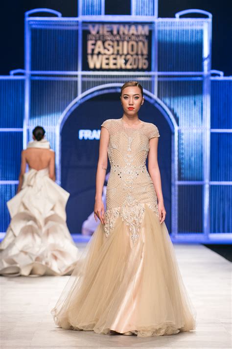 Hot Girl H Lade T I Xu T S N Catwalk Ho Ng Th Y L M Vedette Trong M Di N Th C A Vietnam