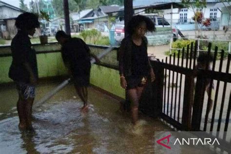 Banjir Rendam Puluhan Rumah Warga Windesi Teluk Wondama ANTARA News