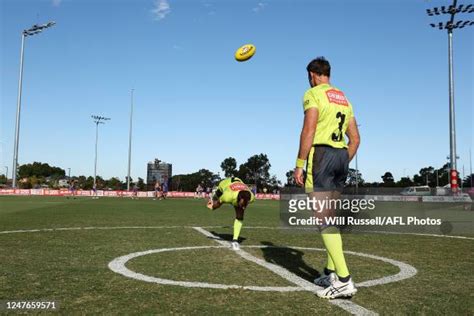 15,973 Afl Umpires Stock Photos, High-Res Pictures, and Images - Getty Images