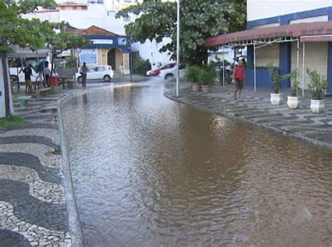 V Deo Vazamento Alaga Ruas Do Rio Vermelho Em Salvador Nesta Ter A