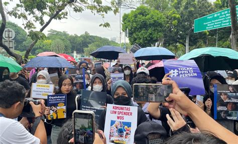 Gelar Aksi Dan Serahkan Petisi Masyarakat Tolak Kenaikan Ppn Persen