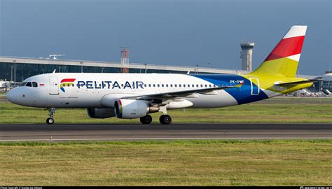 PK PWE Pelita Air Service Airbus A320 214 Photo By Stanley Joe Hidayat