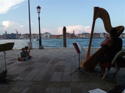 Cartes Postales Musicales Ou Journal Dune Harpe Itin Rante Nabila Chajai