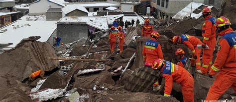 China: Landslide rescue efforts underway in freezing cold