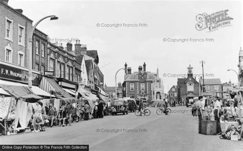 Photo of Leighton Buzzard, Market Day 1952 - Francis Frith